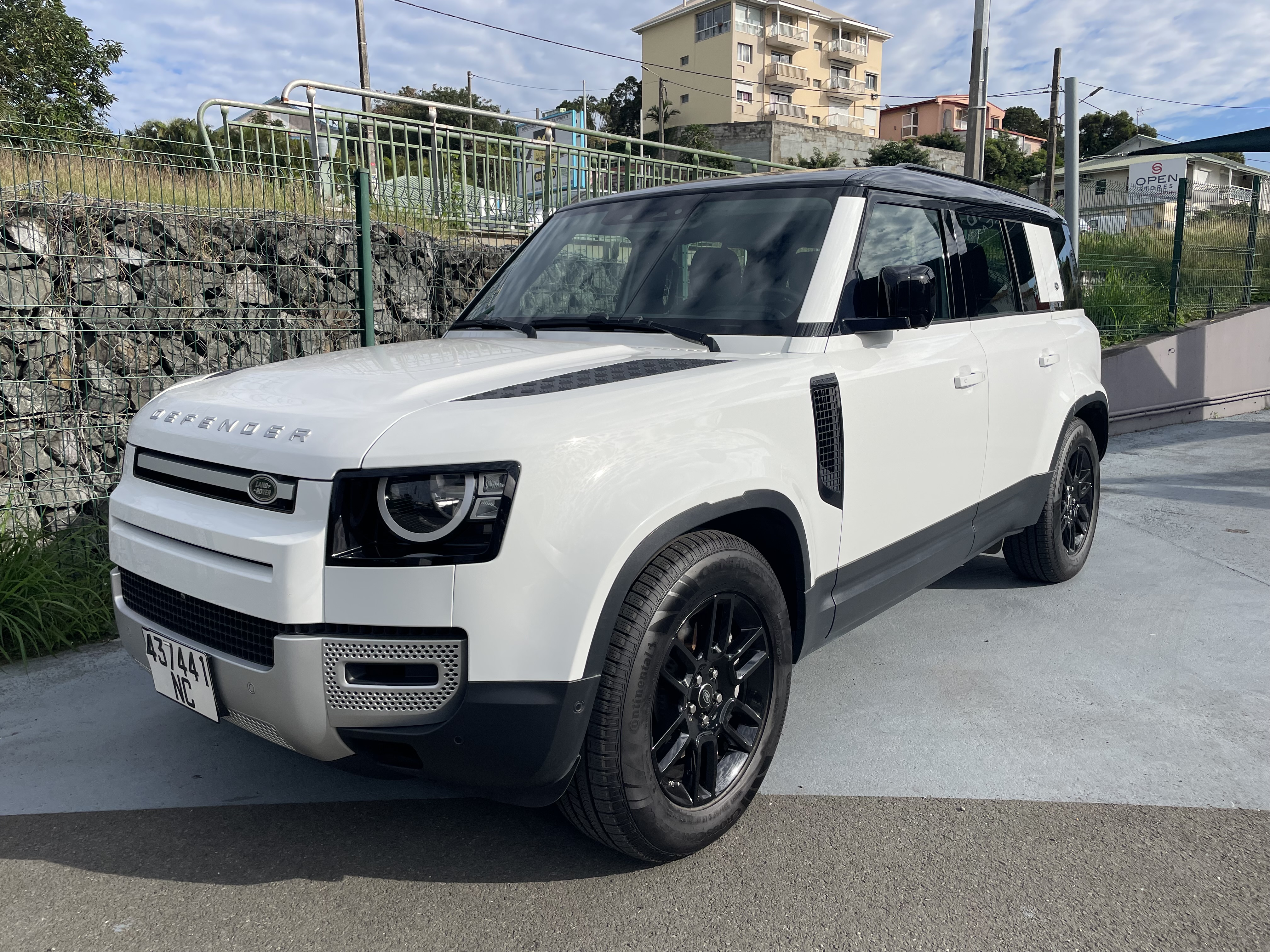LAND ROVER DEFENDER