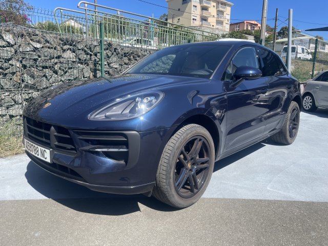 PORSCHE MACAN